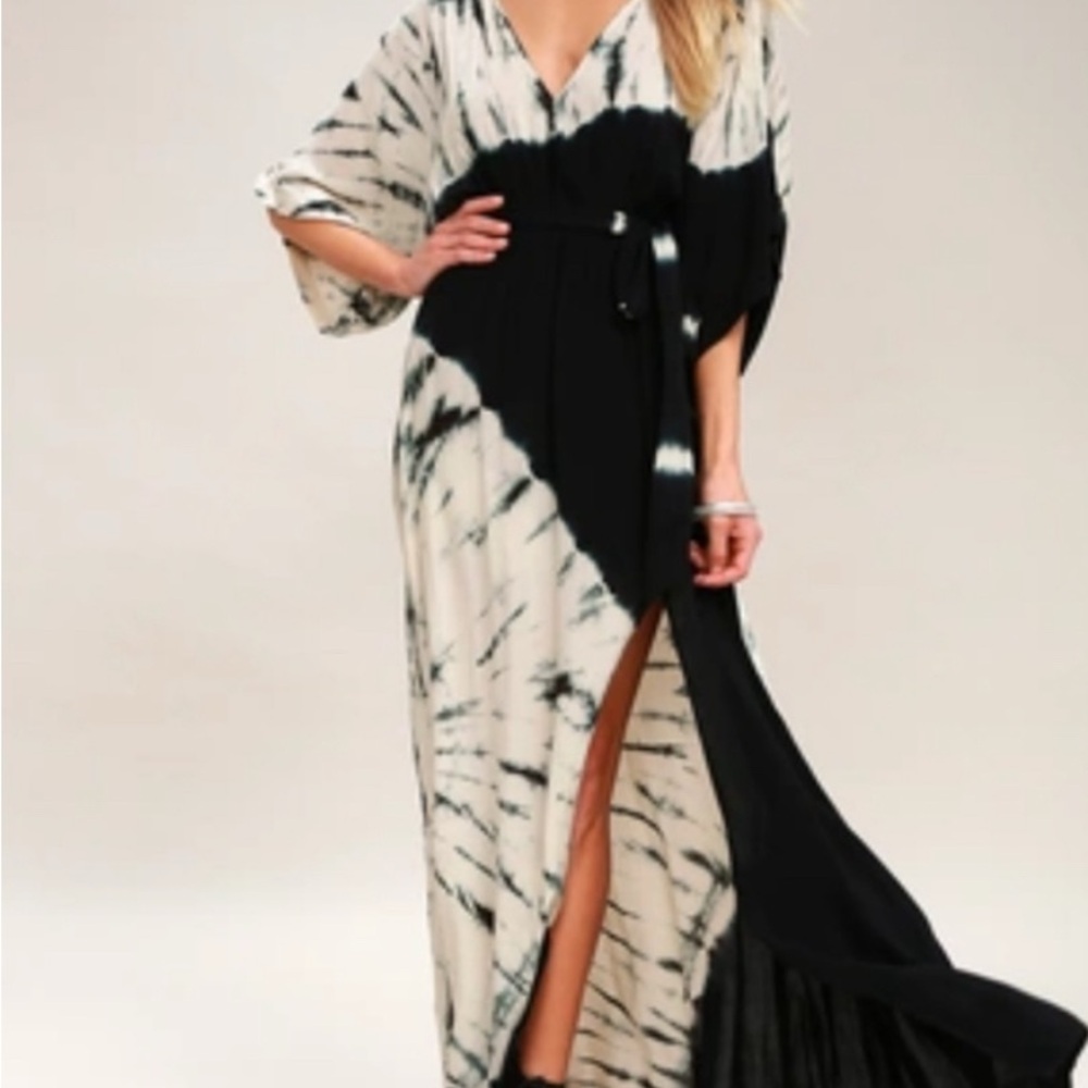 Lulu’s Elegant Black and White Tie-Dye Maxi Dress, perfect for vacation